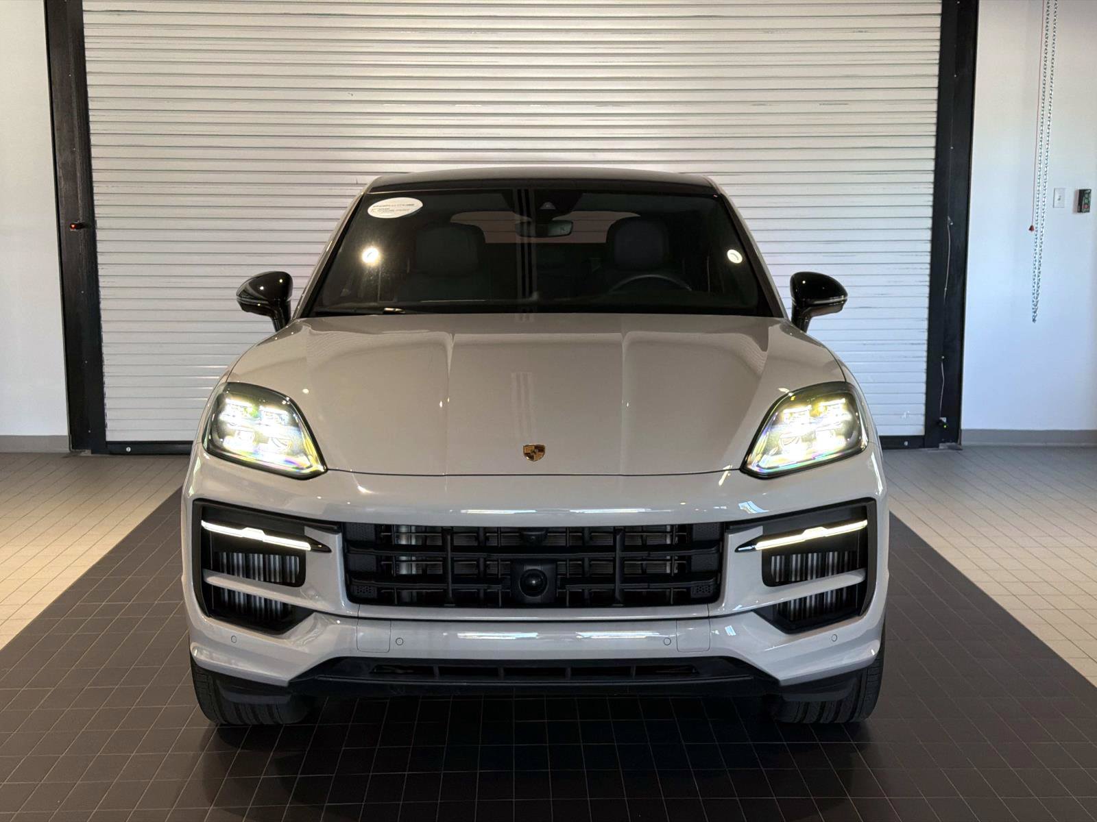Used 2025 Porsche Cayenne Coupe AWD/4WD image 6