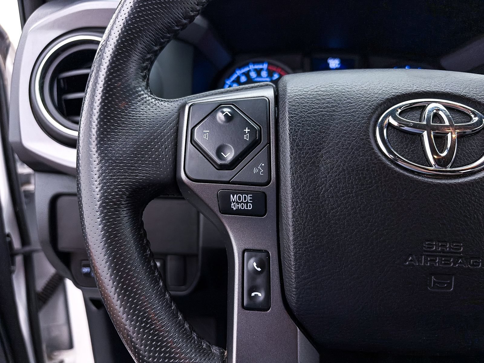 Used 2021 Toyota Tacoma TRD Off-Road w/ Technology Package RWD image 31
