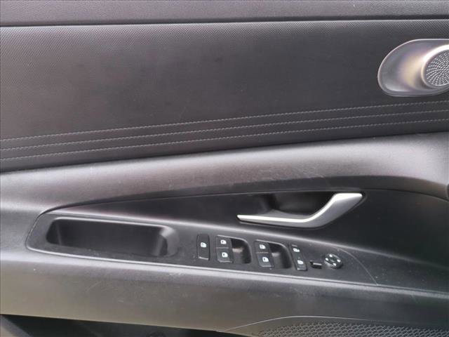 Used 2022 Hyundai Elantra SEL image 8