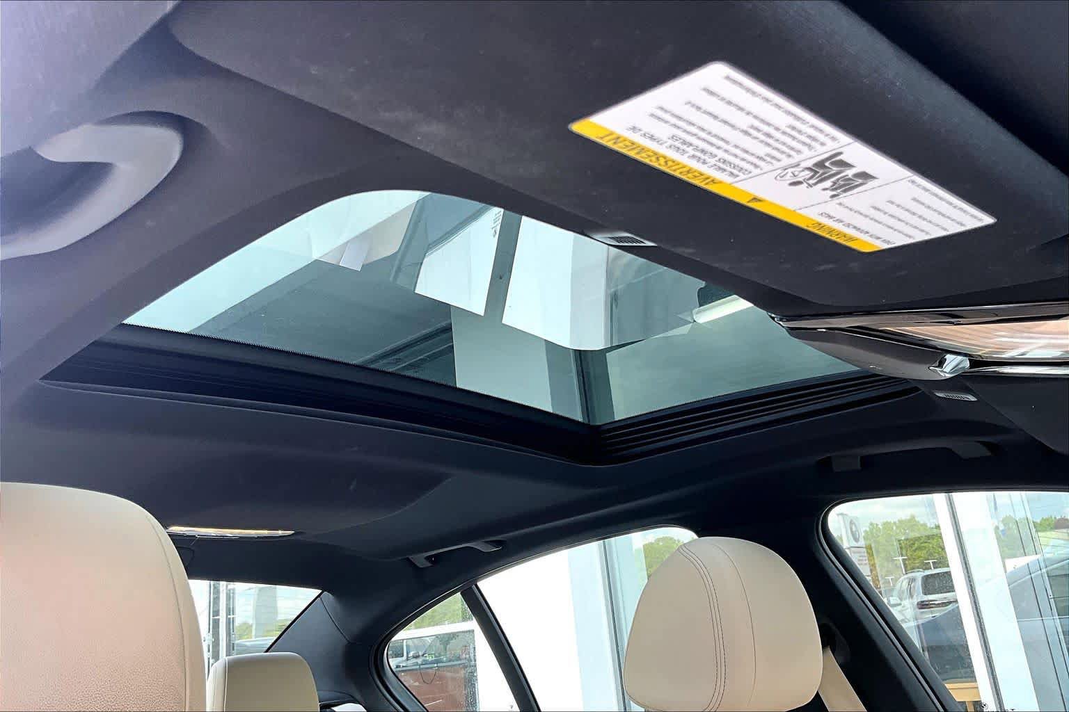 Used 2022 BMW 540i w/ Premium Package image 13