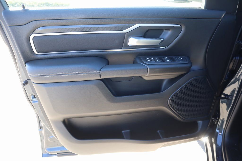 New 2026 RAM 1500 4x4 Crew Cab image 16