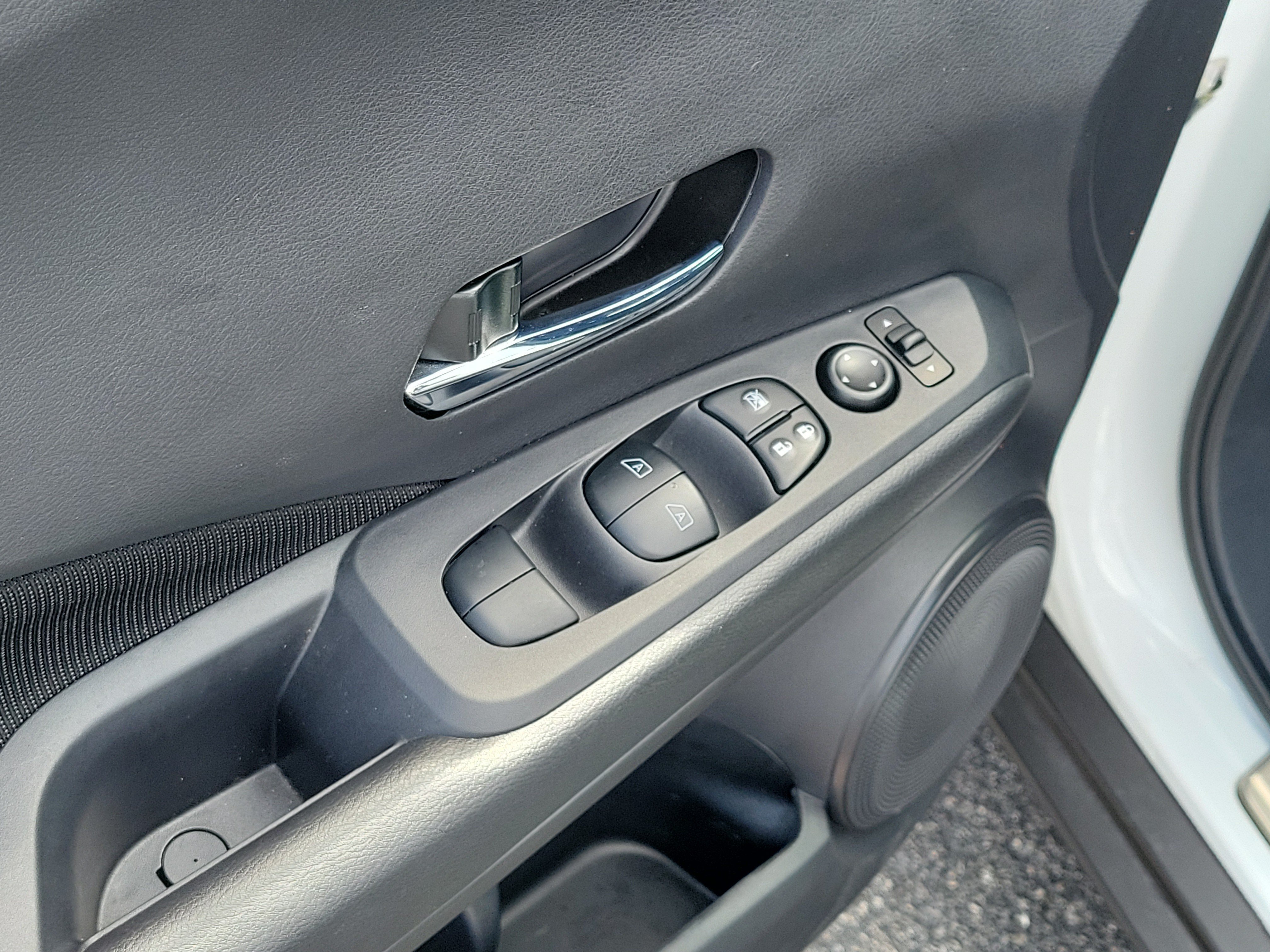 Used 2024 Nissan Kicks SV w/ Exterior Package FWD image 21