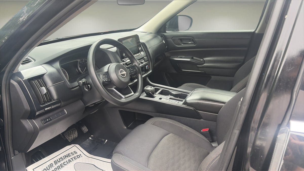 Used 2023 Nissan Pathfinder S w/ Cargo Package FWD image 12