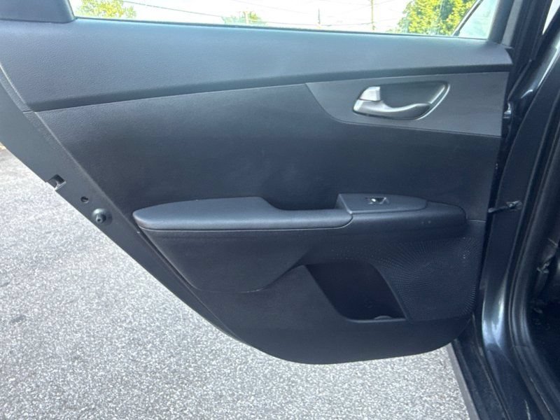 Used 2019 Kia Forte LXS FWD image 13