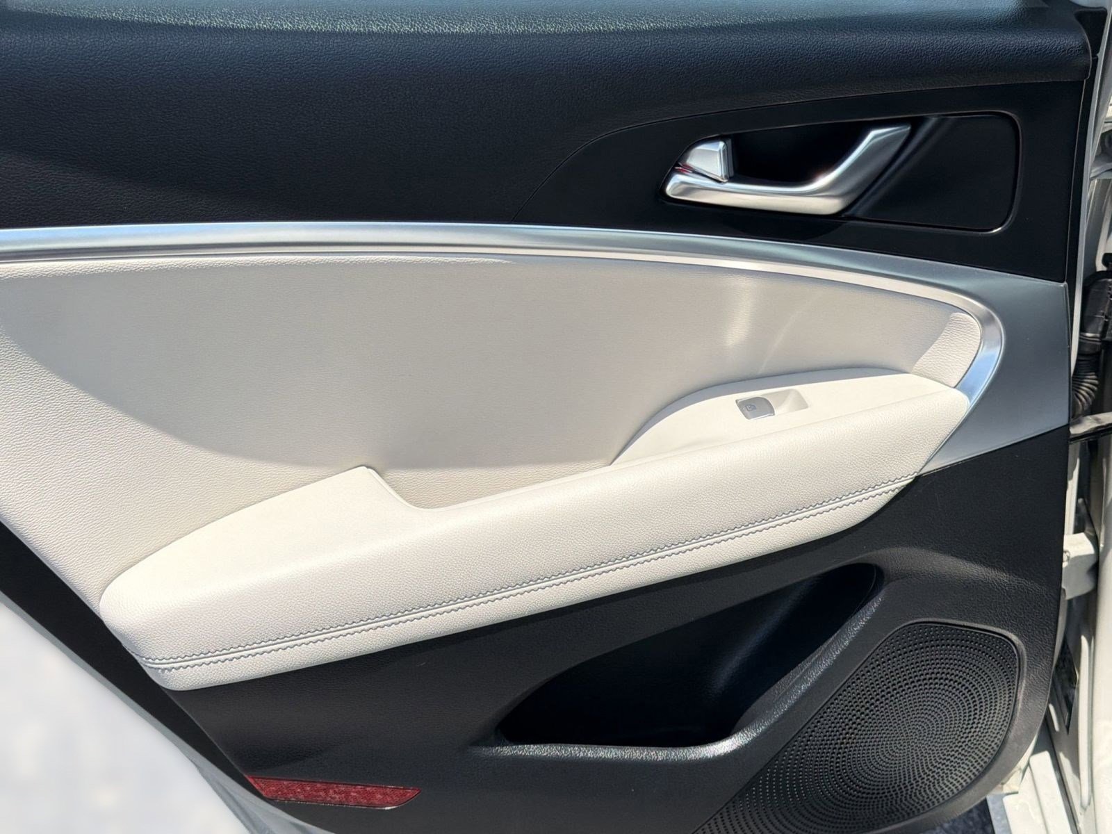 Used 2025 Genesis G70 2.5T image 28