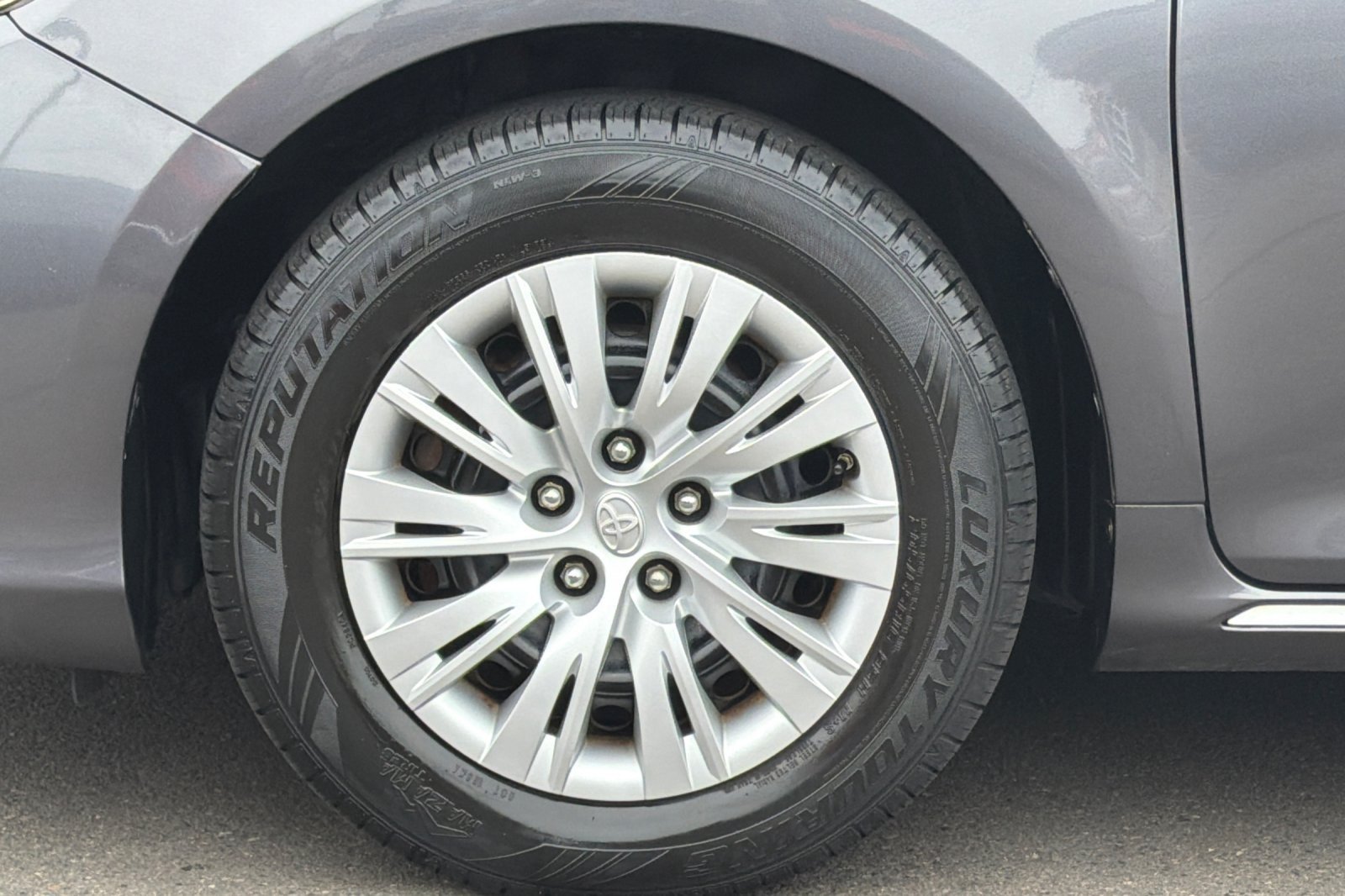 Used 2014 Toyota Camry LE FWD image 25