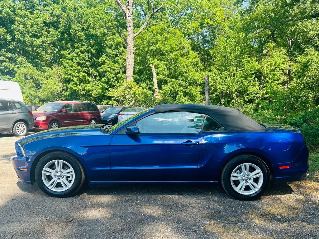 Used 2013 Ford Mustang Convertible RWD image 5