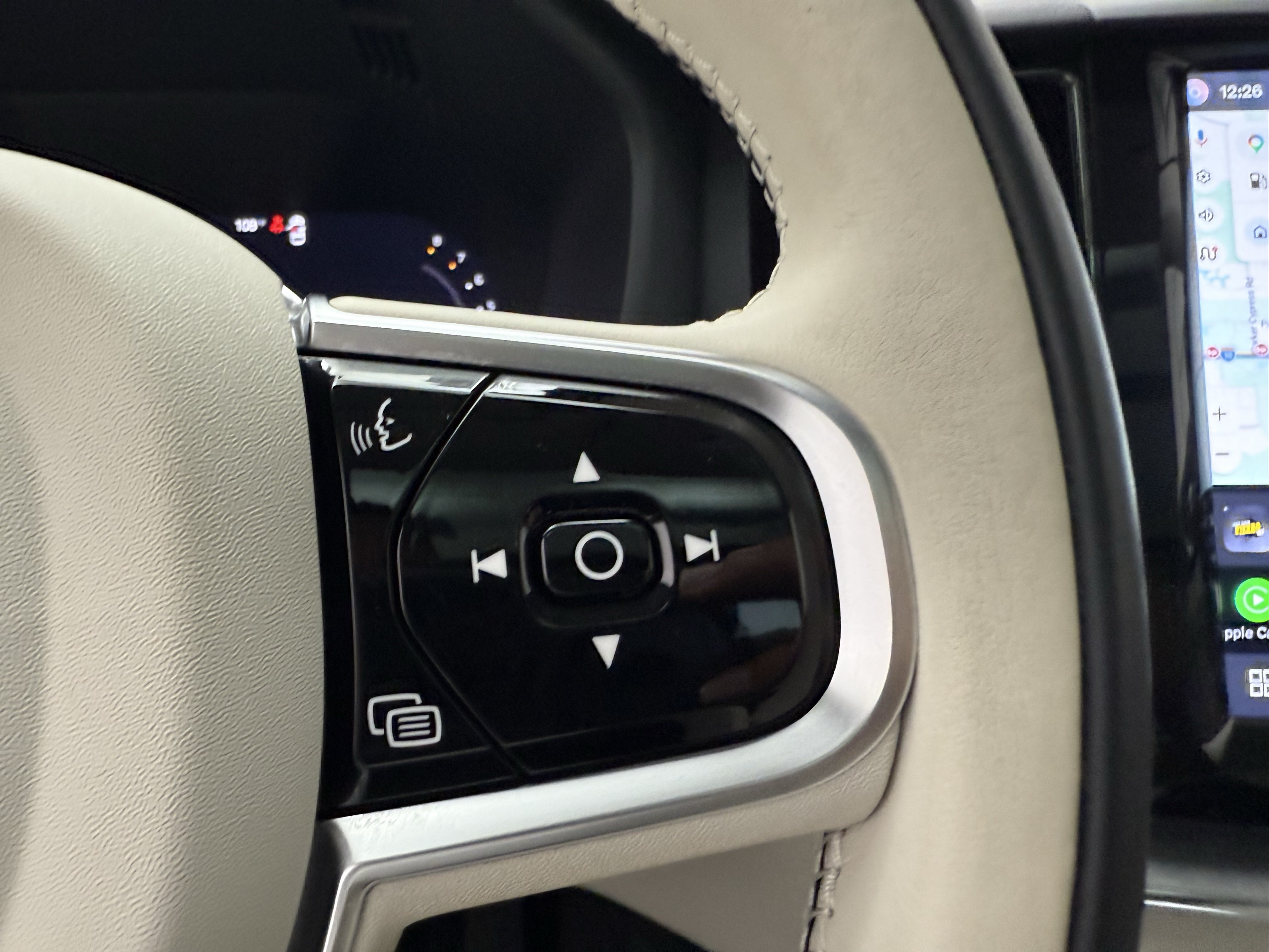 Certified 2025 Volvo XC60 B5 Plus w/ Protection Package Premier AWD/4WD image 17