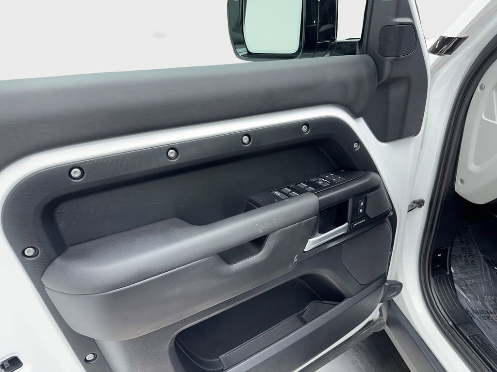 Used 2025 Land Rover Defender 110 S image 45