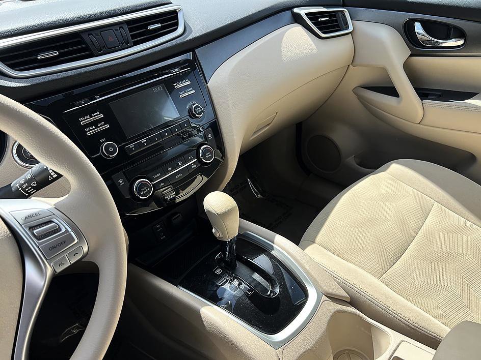 Used 2015 Nissan Rogue SV w/ SV Moonroof Package image 20