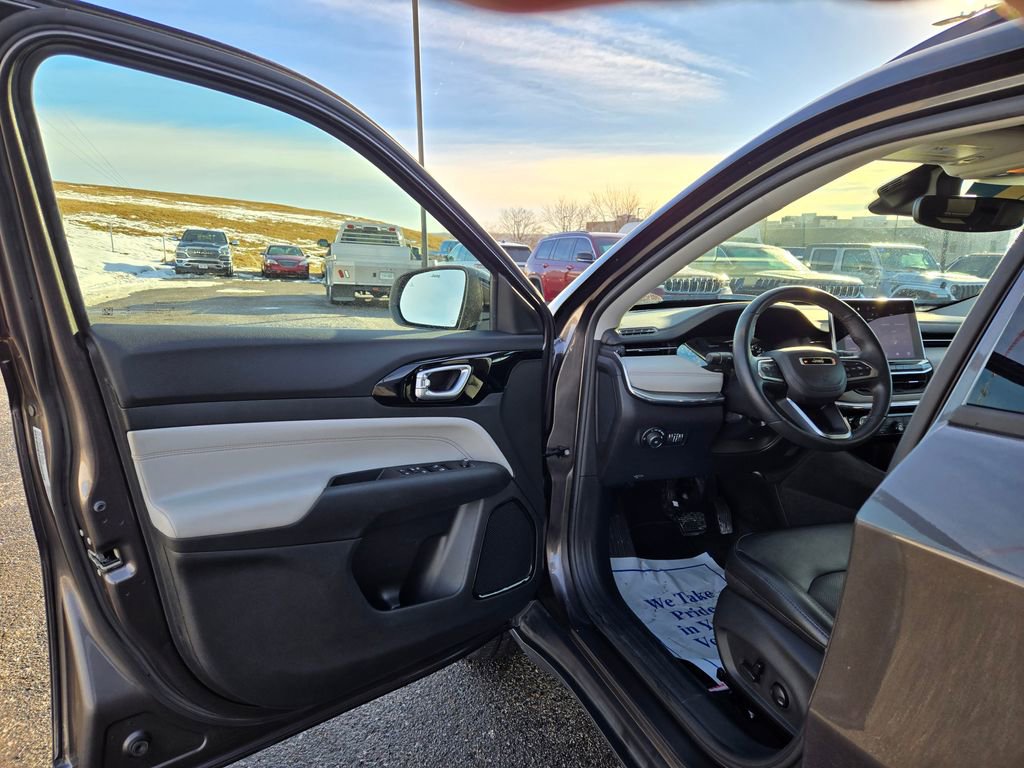 Used 2022 Jeep Compass Limited image 10