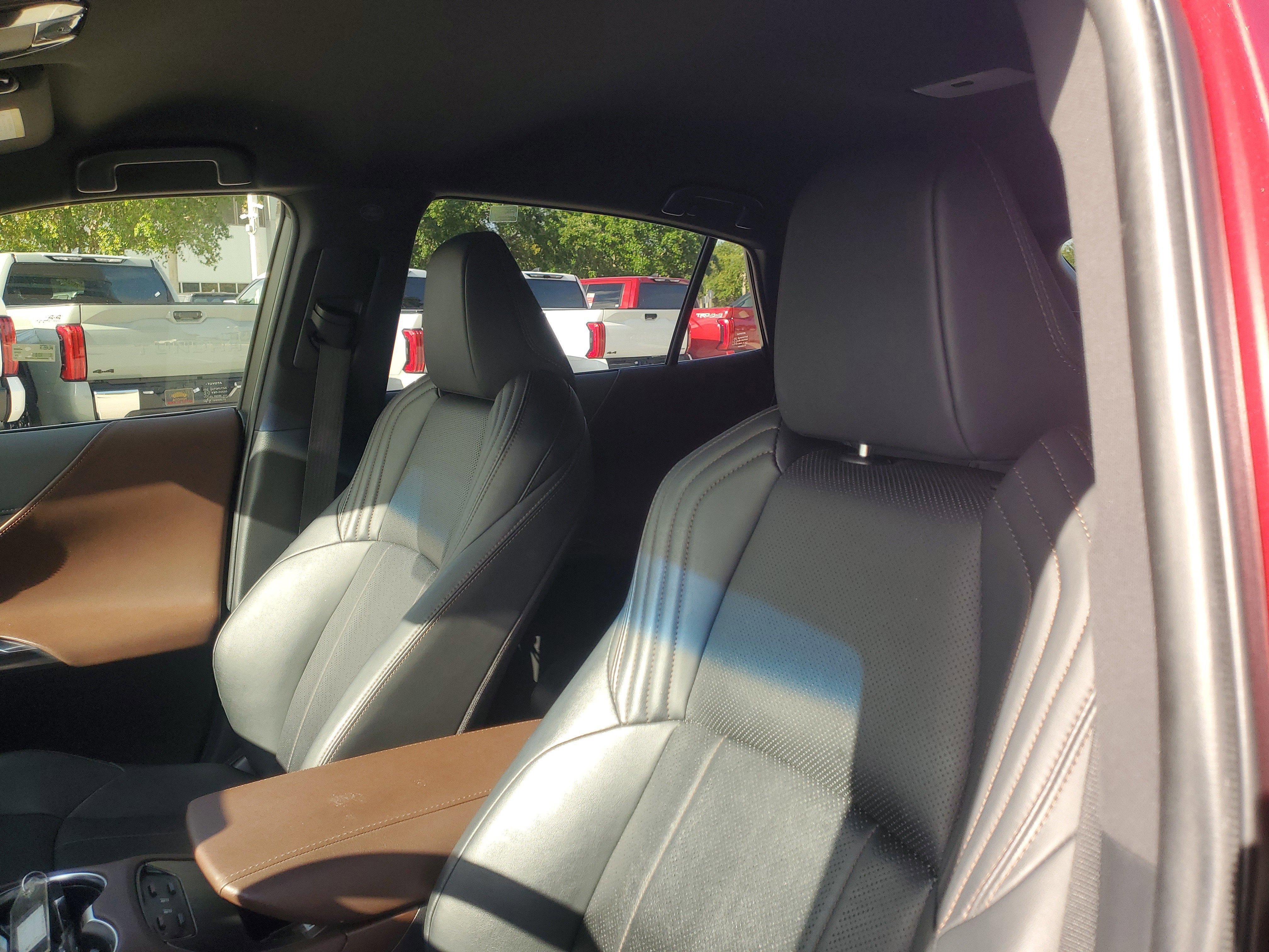 Certified 2021 Toyota Venza XLE w/ Softex Package AWD/4WD image 18