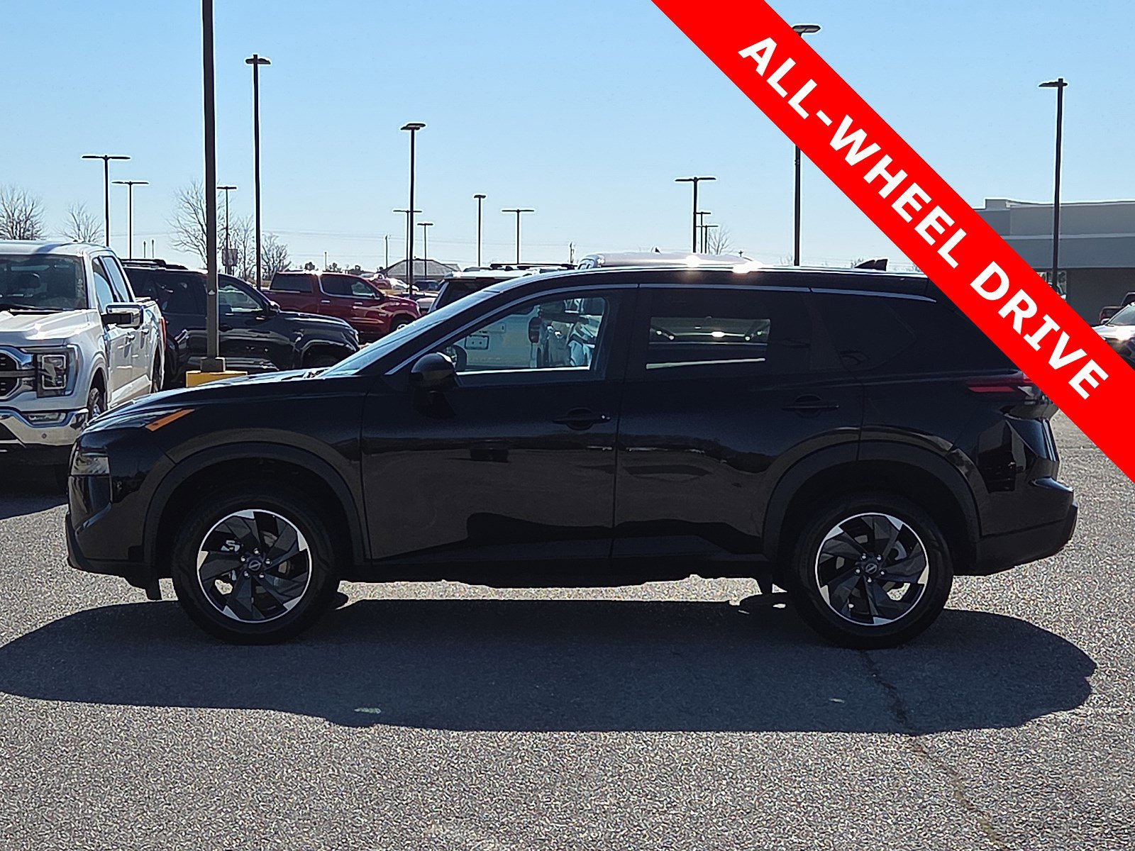 Used 2024 Nissan Rogue SV image 3