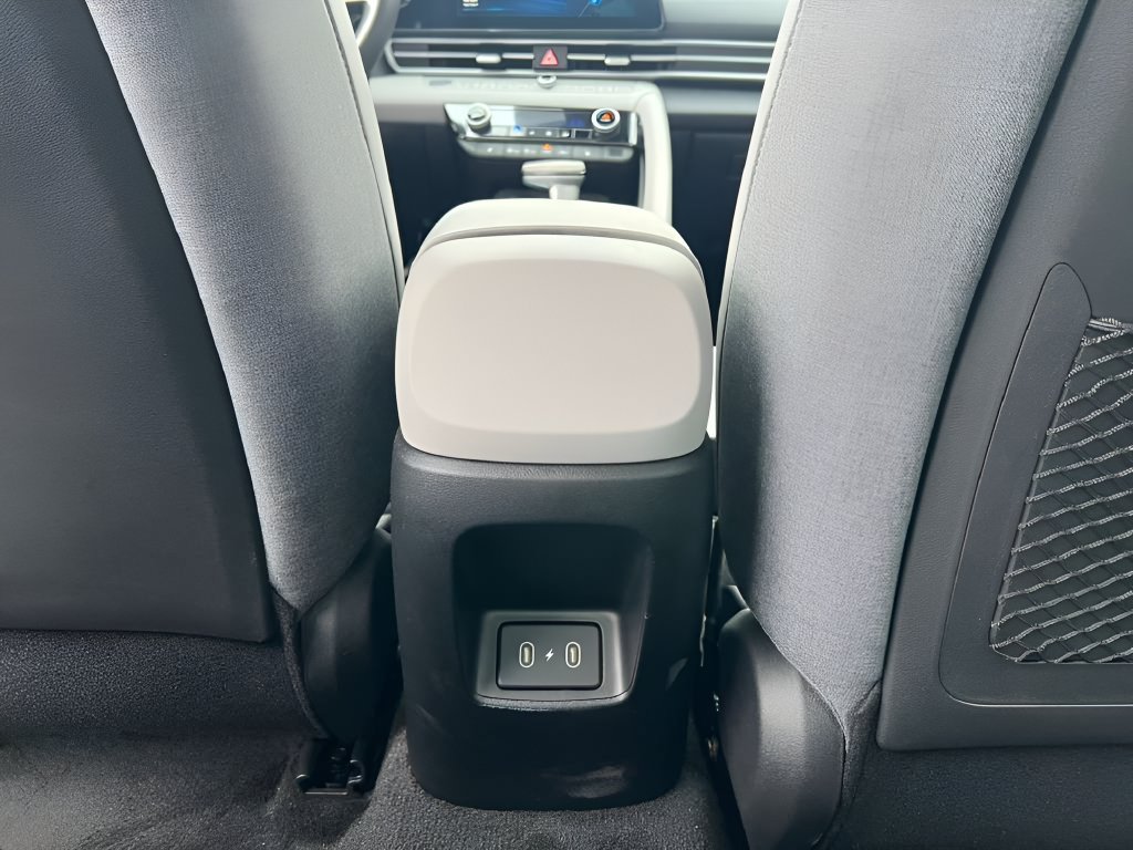 Used 2025 Hyundai Elantra Limited FWD image 10