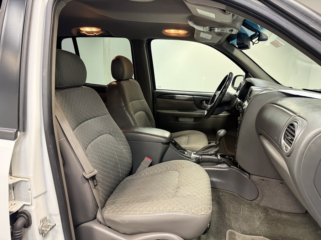 Used 2004 GMC Envoy XUV SLE w/ 1SB Preferred Equipment Group image 14