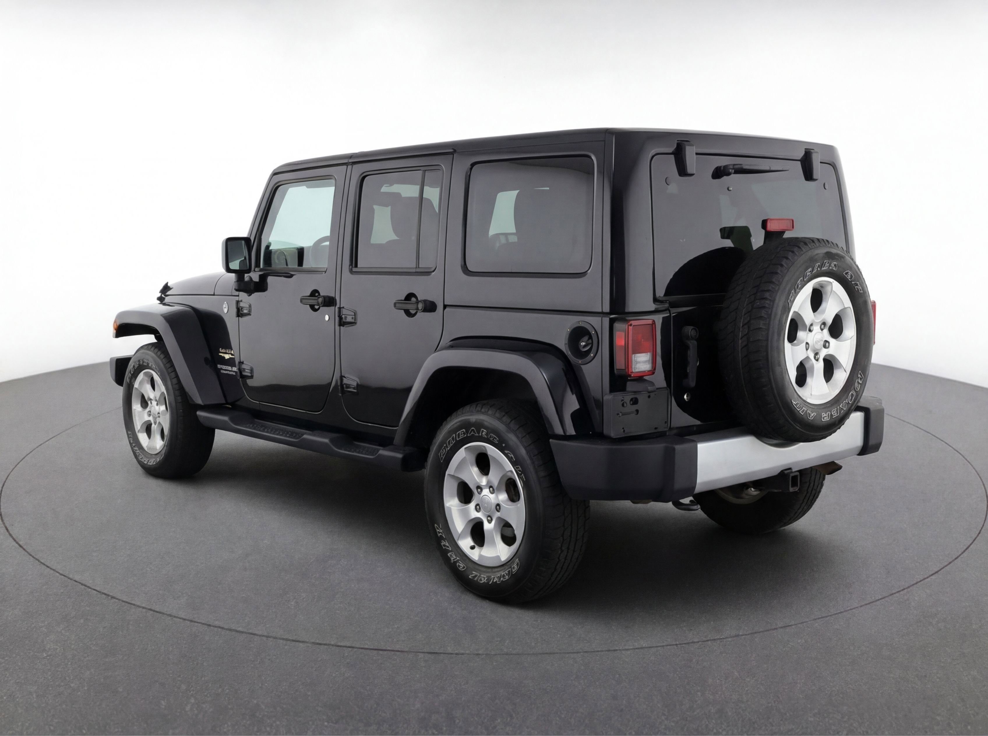 Used 2015 Jeep Wrangler Unlimited Sahara w/ Connectivity Group AWD/4WD image 8