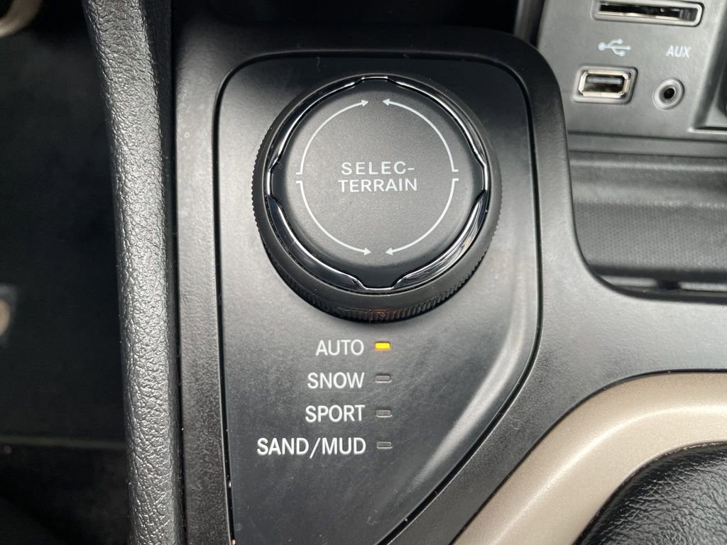 Used 2018 Jeep Cherokee Limited image 27