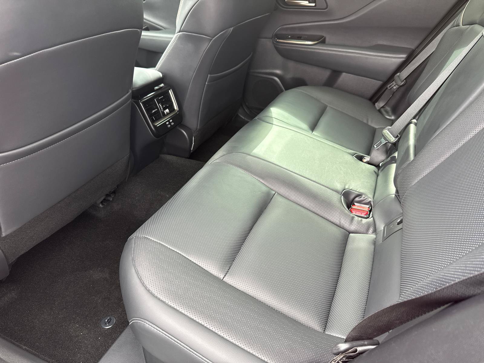Used 2025 Toyota Crown Signia w/ Advanced Technology Package AWD/4WD image 27
