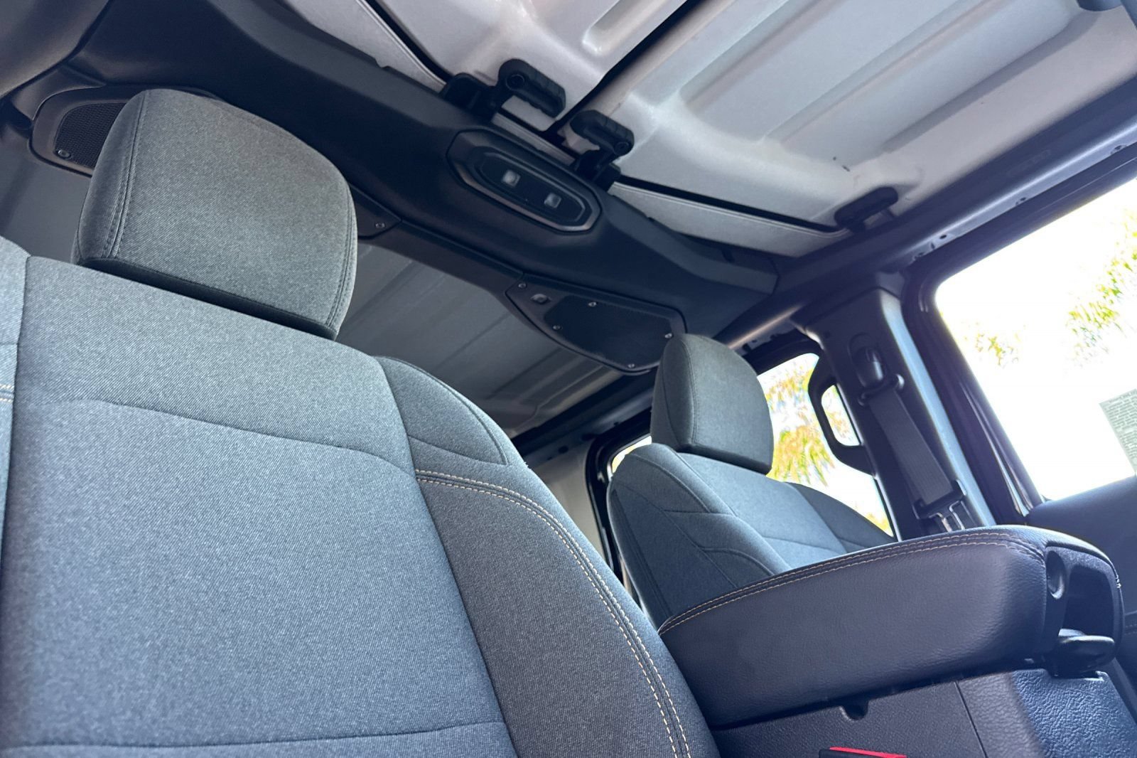 Used 2025 Jeep Wrangler Unlimited Sahara AWD/4WD image 18