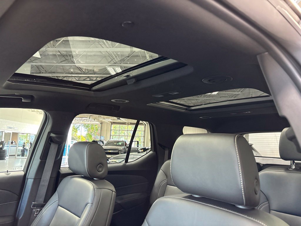 Used 2023 Chevrolet Traverse LT w/ LT Premium Package AWD/4WD image 12