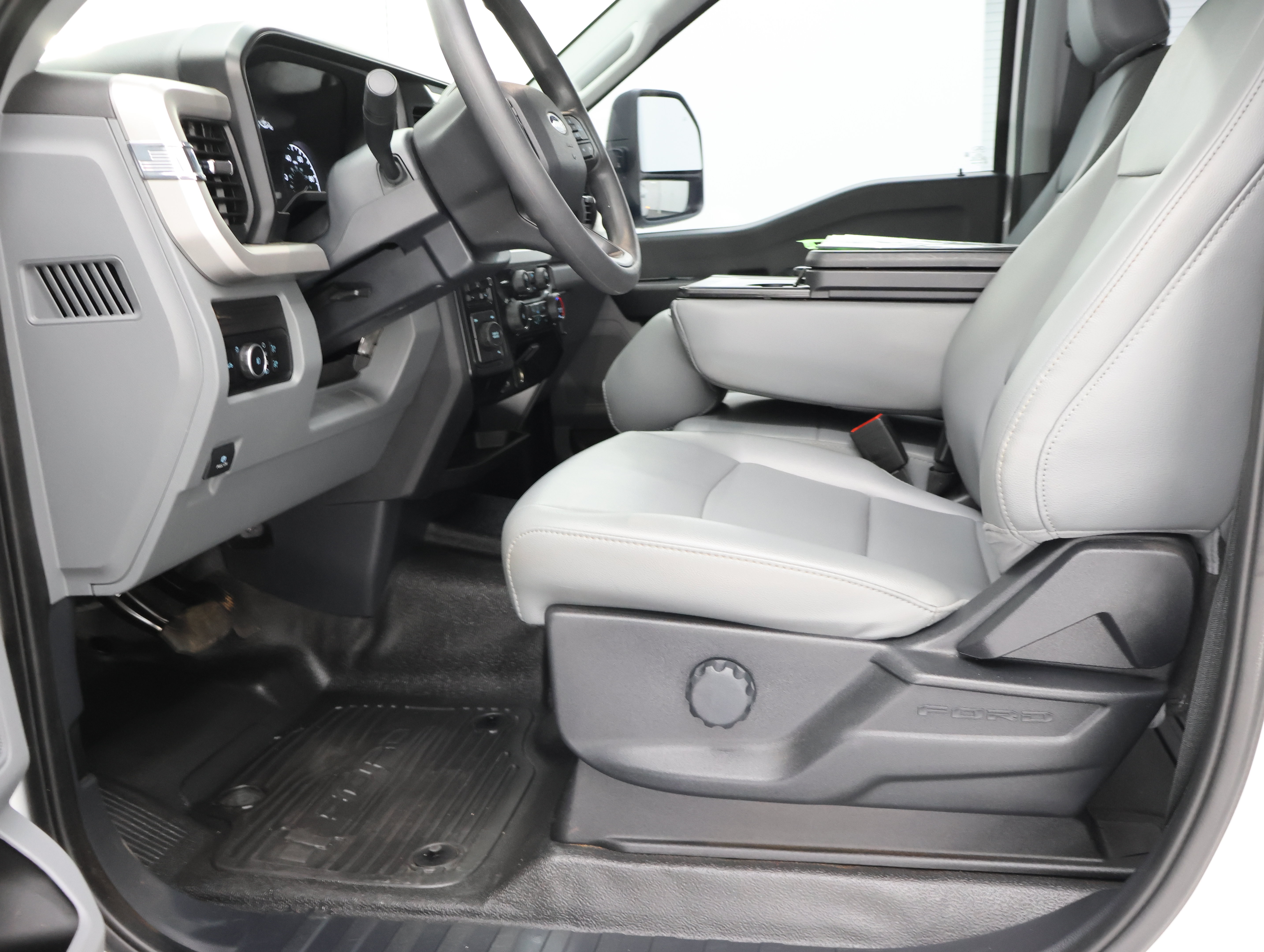 Used 2025 Ford F350 XL w/ XL Driver Assist Package AWD/4WD image 8