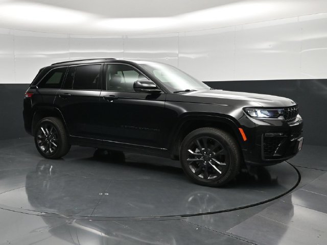 Used 2026 Jeep Grand Cherokee Limited AWD/4WD image 3