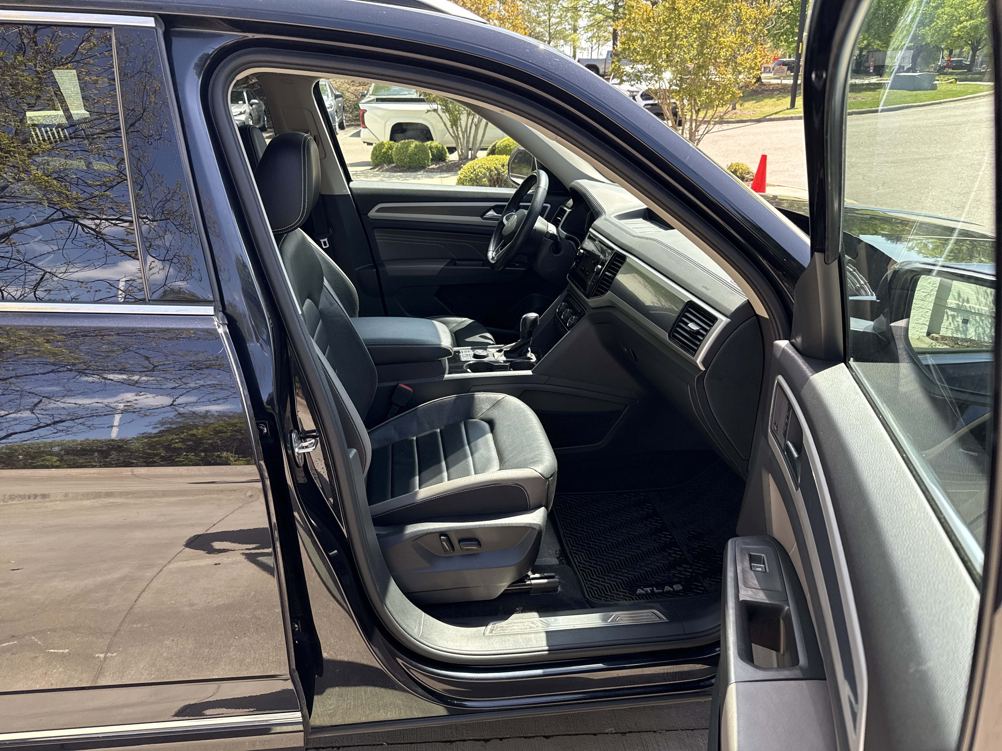 Used 2022 Volkswagen Atlas SEL Premium AWD/4WD image 37