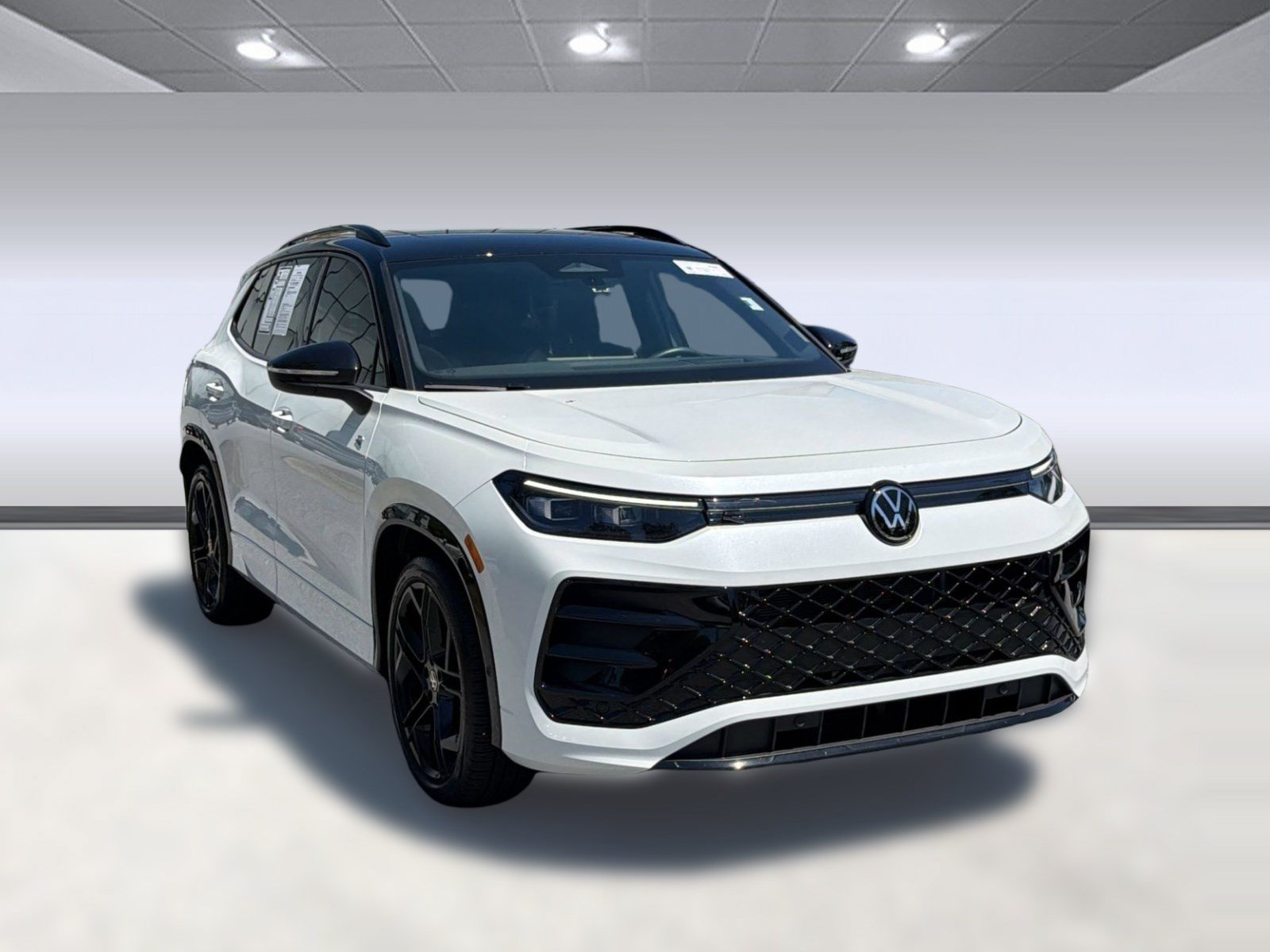 Used 2026 Volkswagen Tiguan SE R-Line FWD image 7
