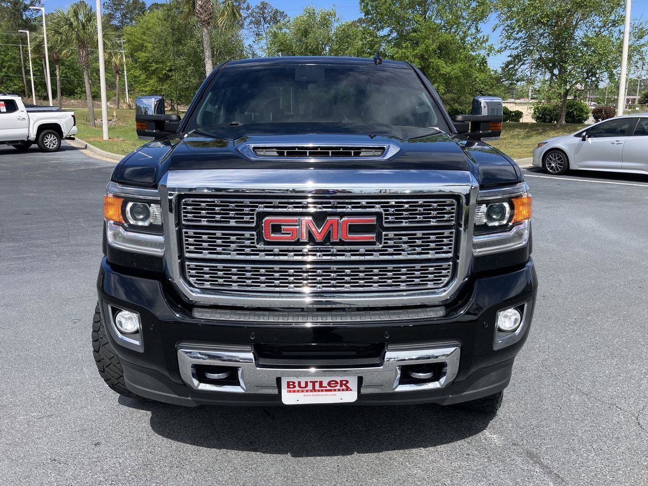 Used 2018 GMC Sierra 2500 Denali w/ Duramax Plus Package image 8