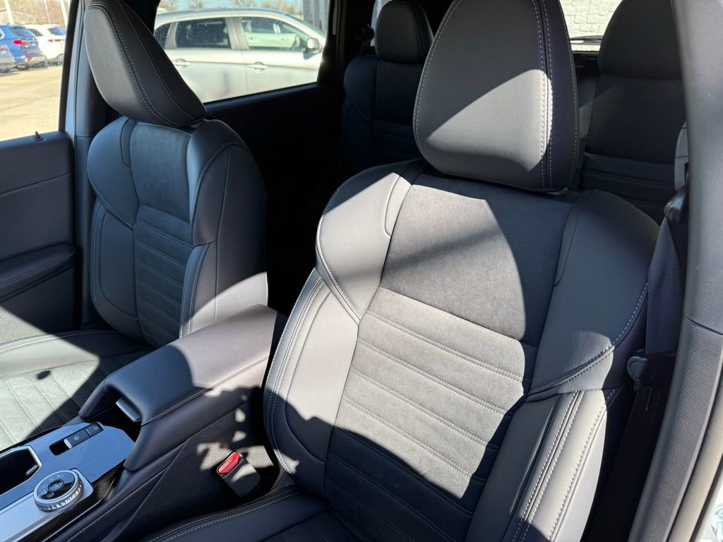 New 2026 Mitsubishi Outlander SE image 17