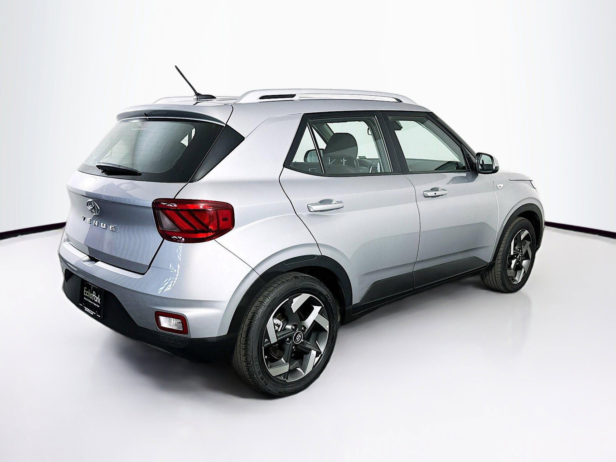 Used 2025 Hyundai Venue SEL image 9