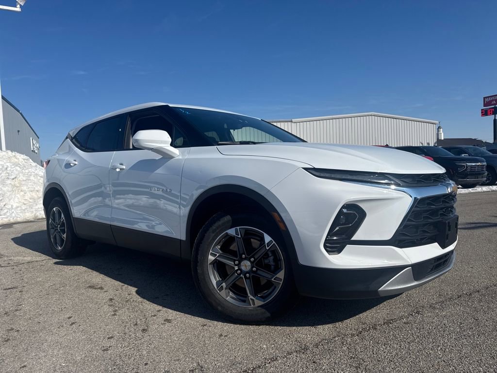 Used 2025 Chevrolet Blazer LT image 2
