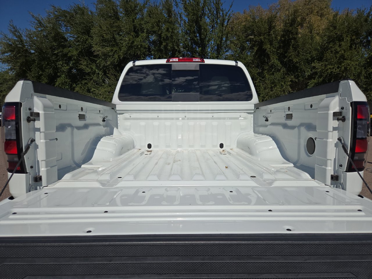 Used 2025 Nissan Frontier SV RWD image 12
