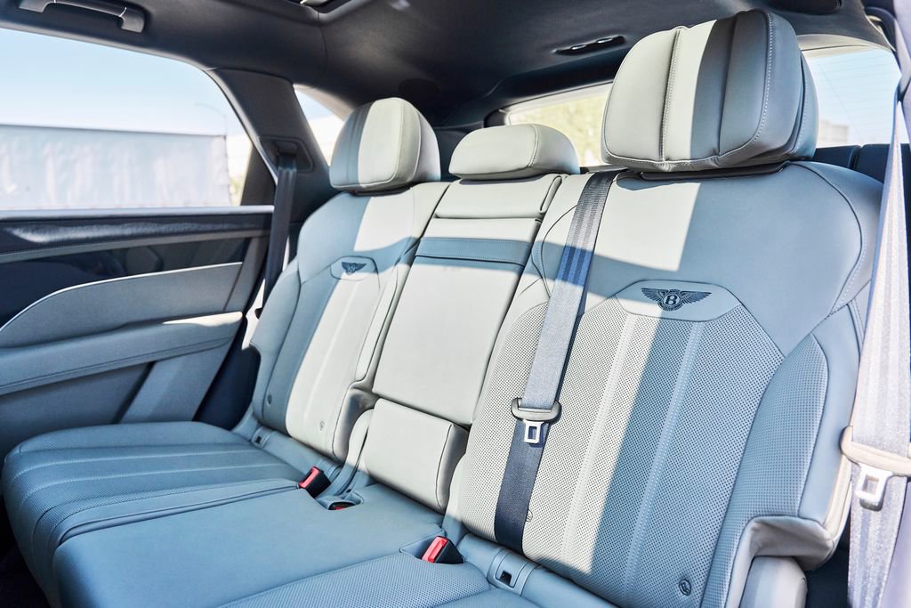 Used 2025 Bentley Bentayga Extended Wheelbase AWD/4WD image 42