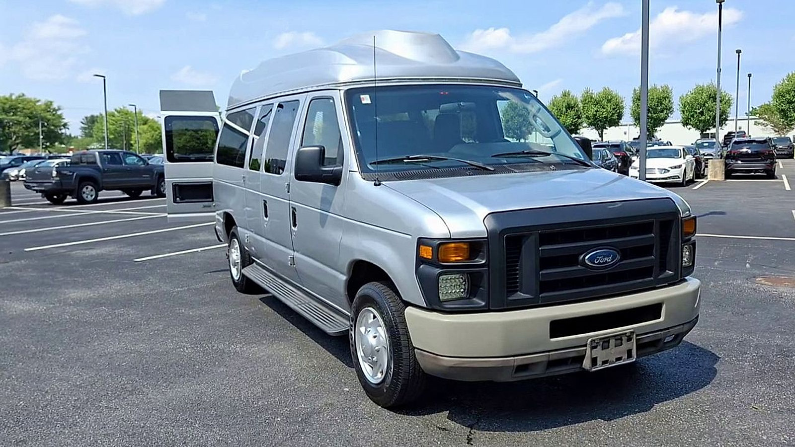 Used 2011 Ford E-350 and Econoline 350 XL w/ PWR Windows & Locks Group RWD image 2