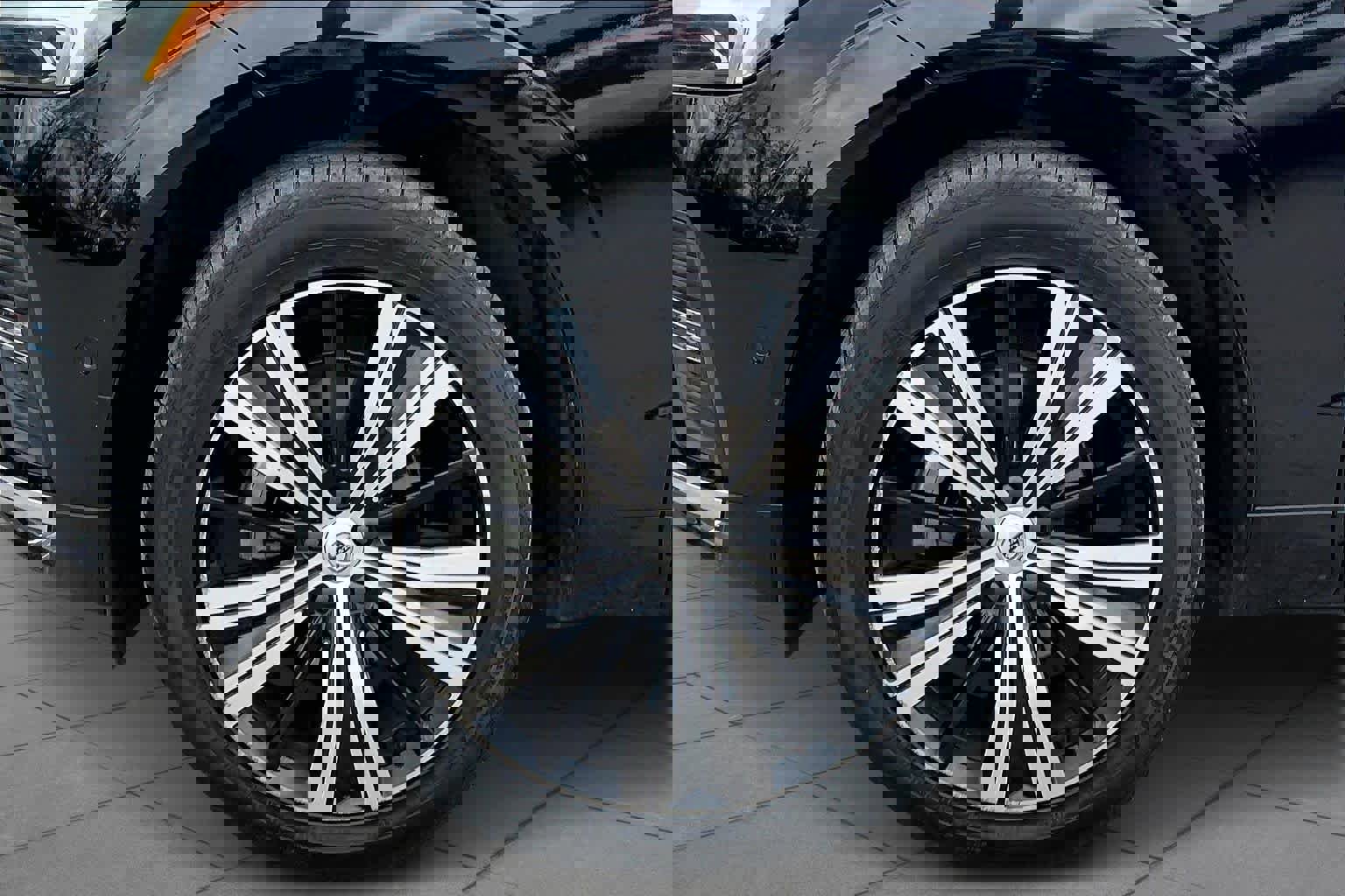 Used 2022 Volvo XC60 B5 Inscription w/ Advanced Package image 11