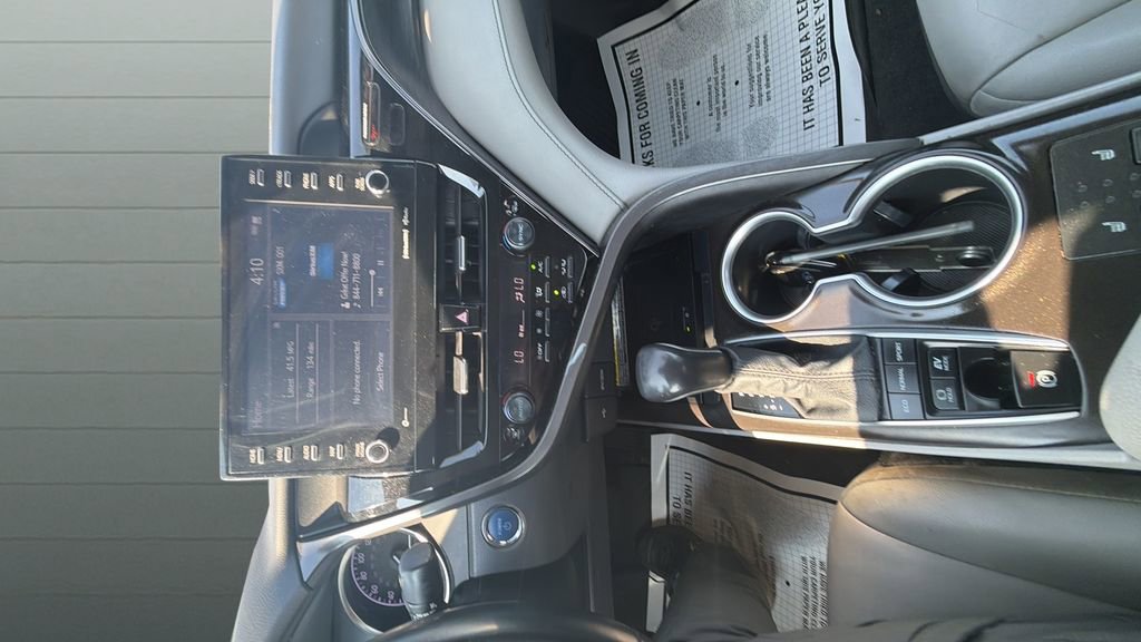 Used 2021 Toyota Camry XLE FWD image 16