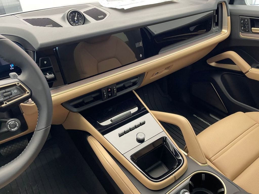 New 2026 Porsche Cayenne Coupe AWD/4WD image 9