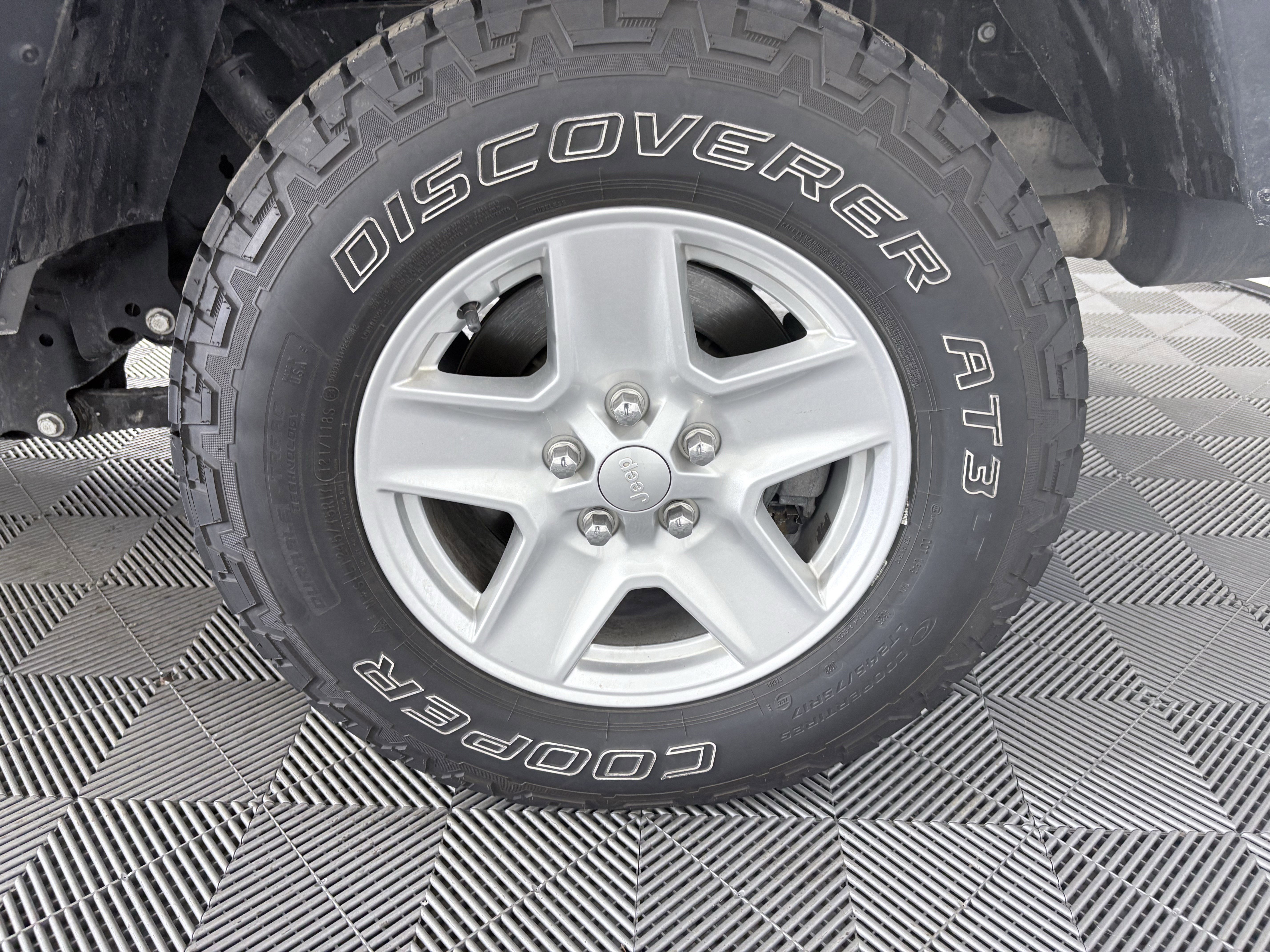 Used 2021 Jeep Gladiator Sport image 13