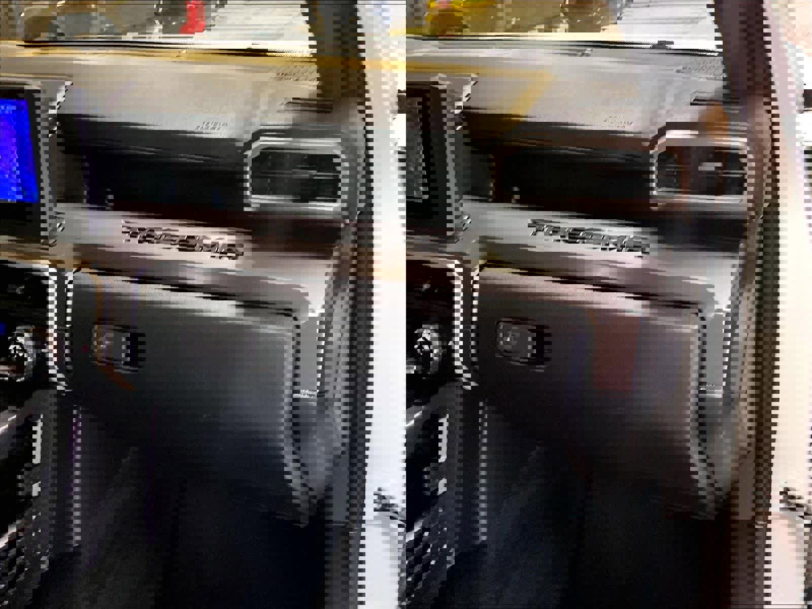 Used 2025 Toyota Tacoma TRD Off-Road image 13