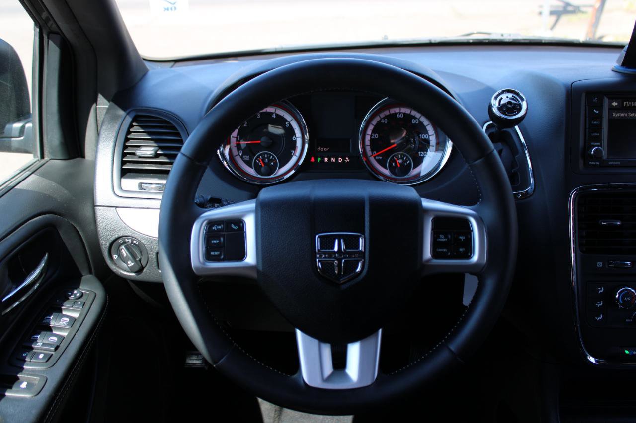 Used 2015 Dodge Grand Caravan SXT w/ Blacktop Package FWD image 13