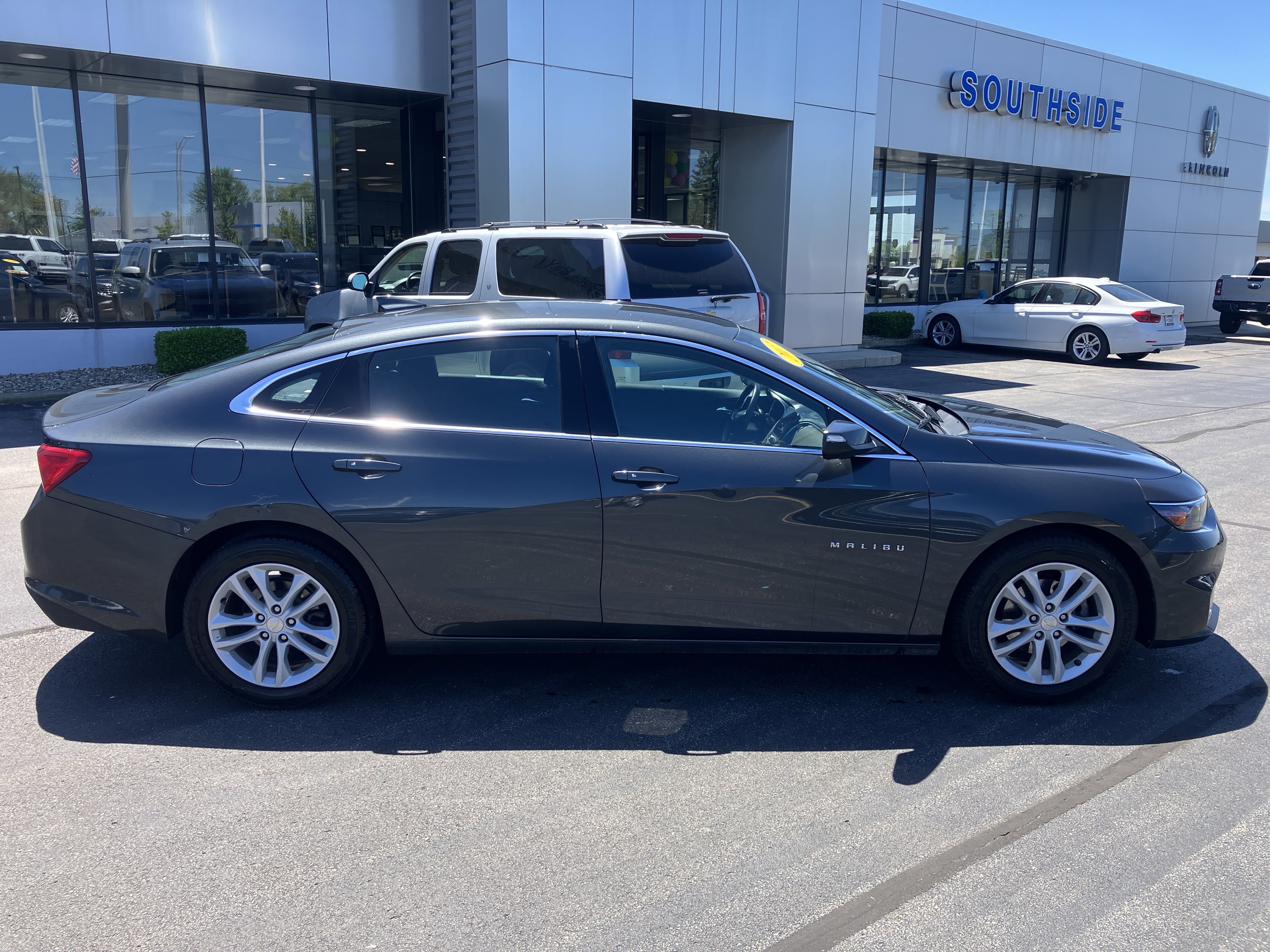Used 2017 Chevrolet Malibu LT FWD image 8