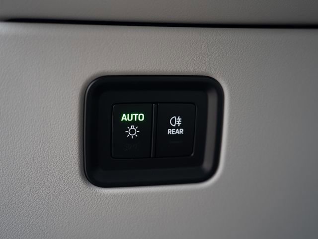 Certified 2025 Porsche Macan 4 Electric image 30