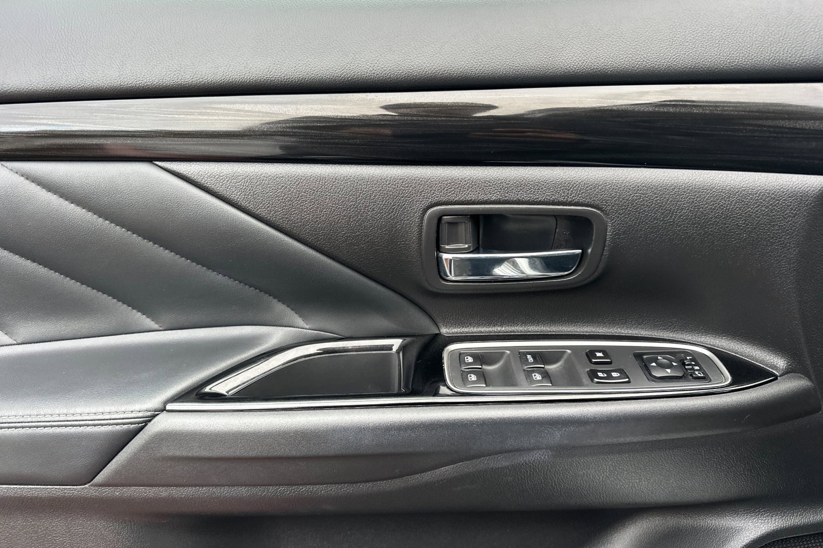 Used 2018 Mitsubishi Outlander GT image 14