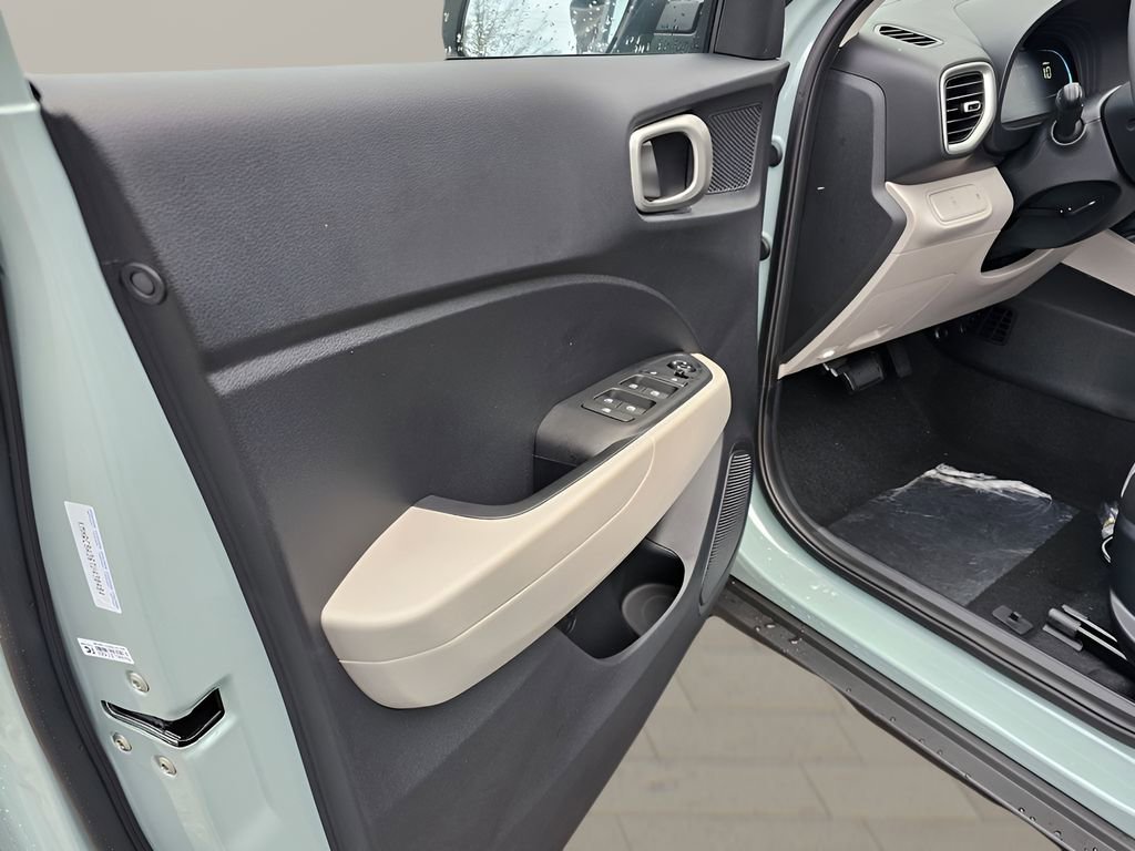 Used 2026 Hyundai Venue SEL image 16