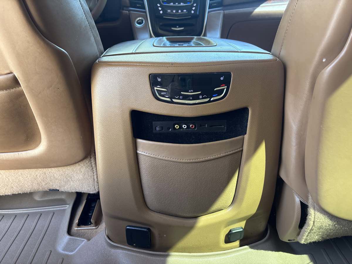 Used 2016 Cadillac Escalade Platinum image 18