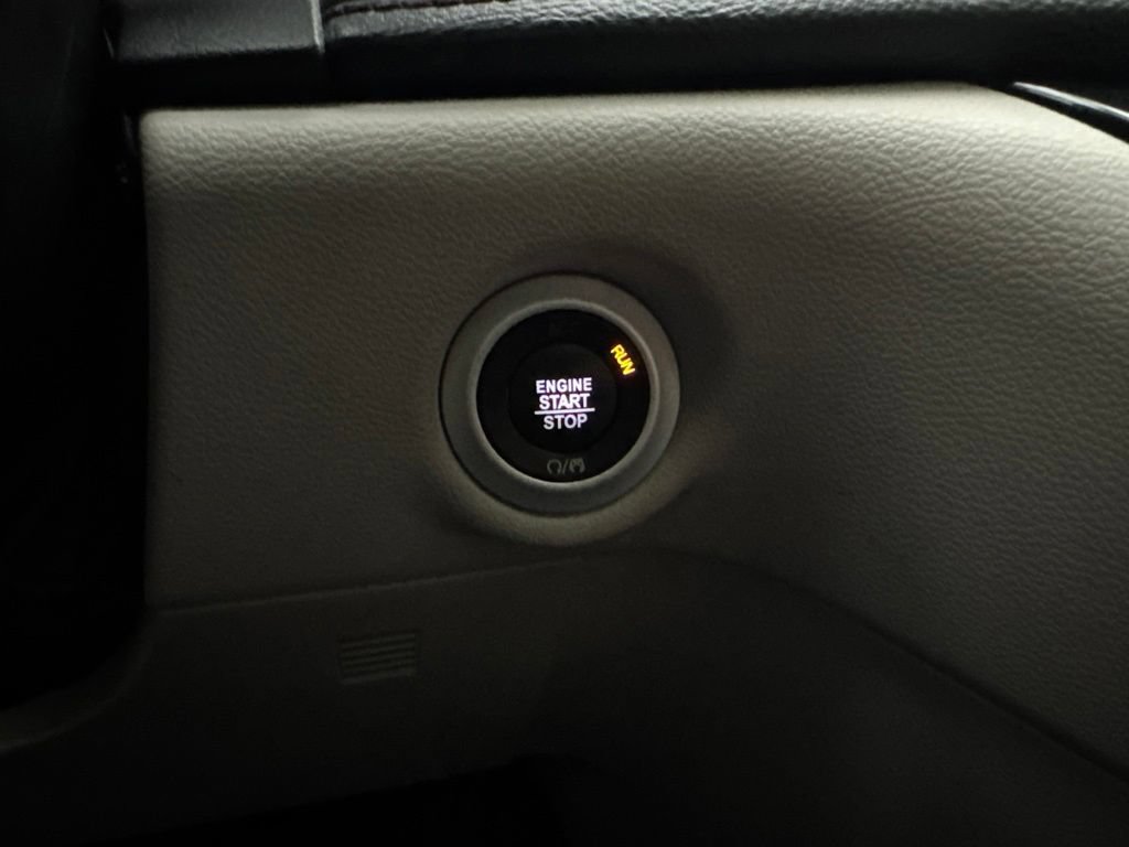 Used 2020 Chrysler Pacifica Limited FWD image 34