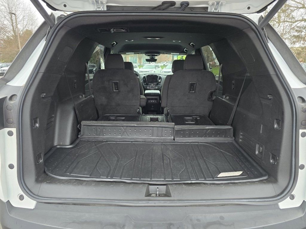 Used 2023 Chevrolet Traverse LT image 15