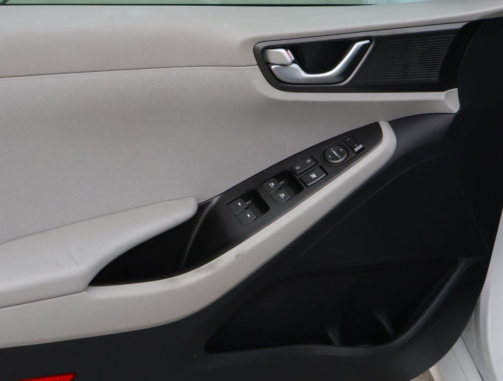 Used 2020 Hyundai Ioniq SEL FWD image 14