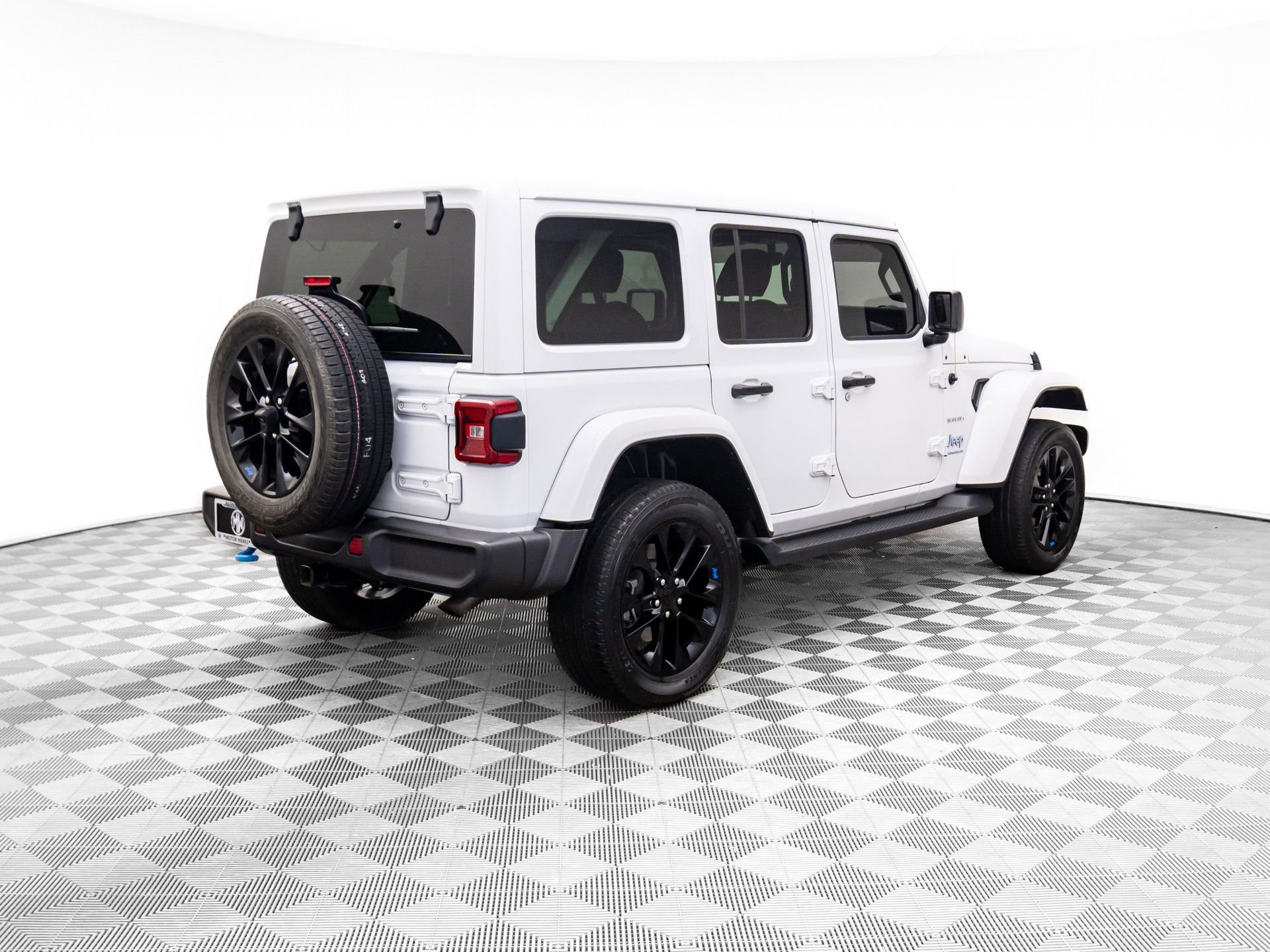 Used 2023 Jeep Wrangler Unlimited Sahara w/ Cold Weather Group image 6